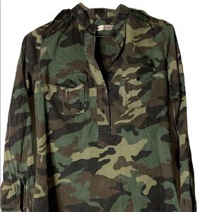 Cailey 22 Women Shirt, Size Small, Camo 100% cotton​​​​​​​​​​​​​​​​​​​​​​​​​​